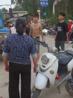 精神小伙