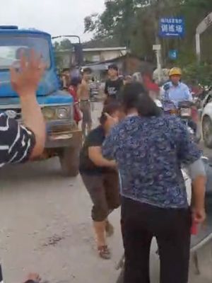 精神小伙