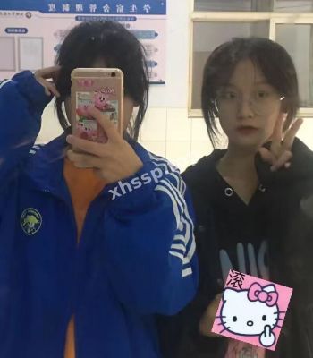 清纯眼镜学妹