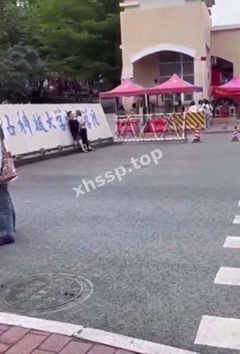 小伙真饿了