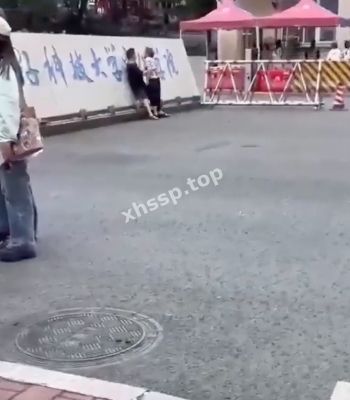 小伙真饿了