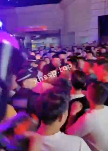 物业保安队长殴打业主