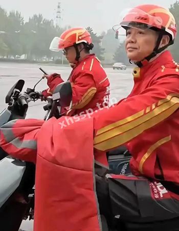 亲民形象