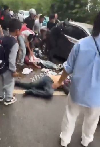 轿车冲撞