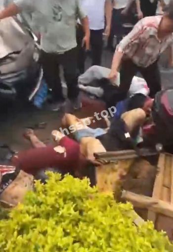 学生被卷入车底