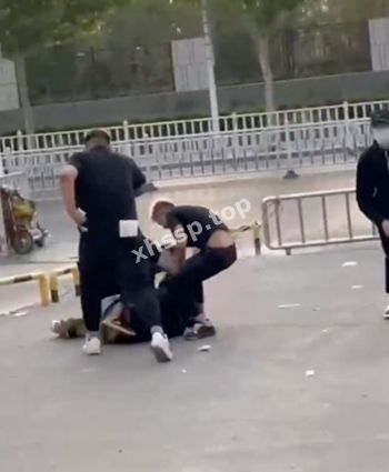 暴力围殴