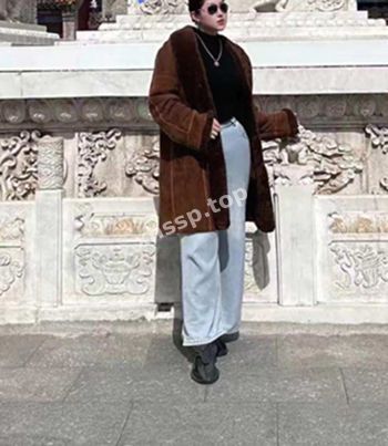 黑丝巨型坦克