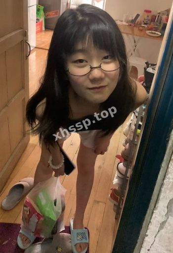 甜美学生妹