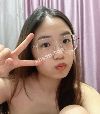 清纯眼镜妹