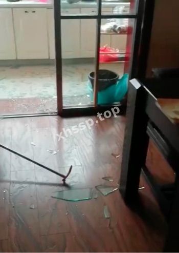 浓烟滚滚