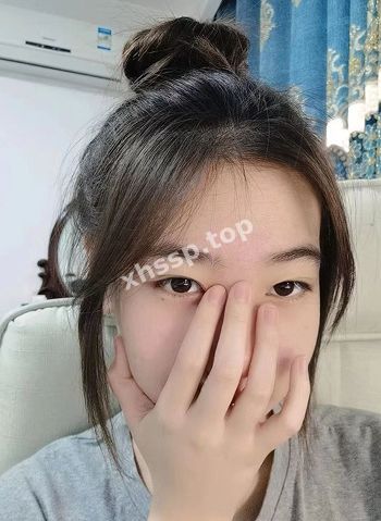 白嫩女大