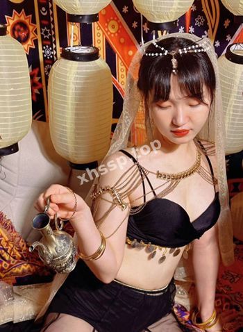 反差嫩妹