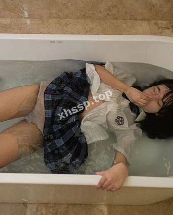 甜美学妹