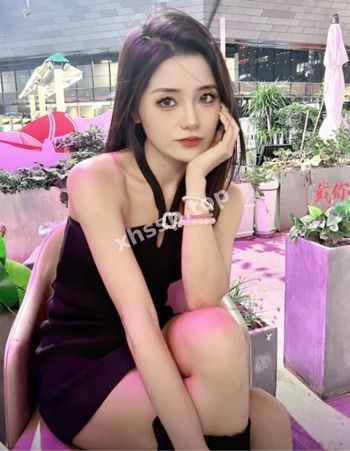 抚媚诱人