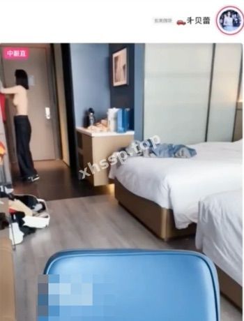 抚媚诱人