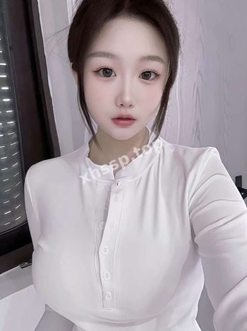 白嫩尤物