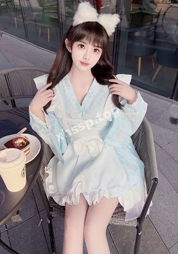 白嫩学妹