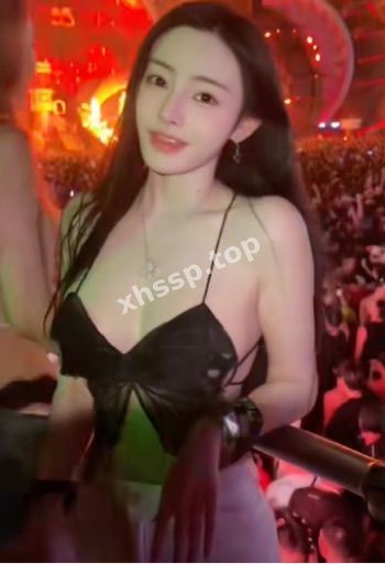 白嫩酥胸