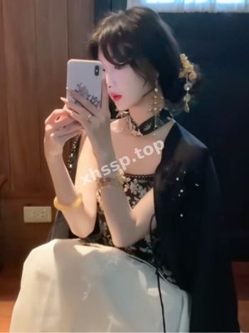 抚媚诱人